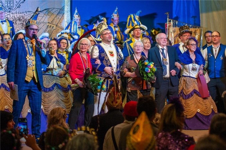 In der knatschjecken und bestens gefüllten Narrhalla Helenensaal wurde Christian I proklamiert.