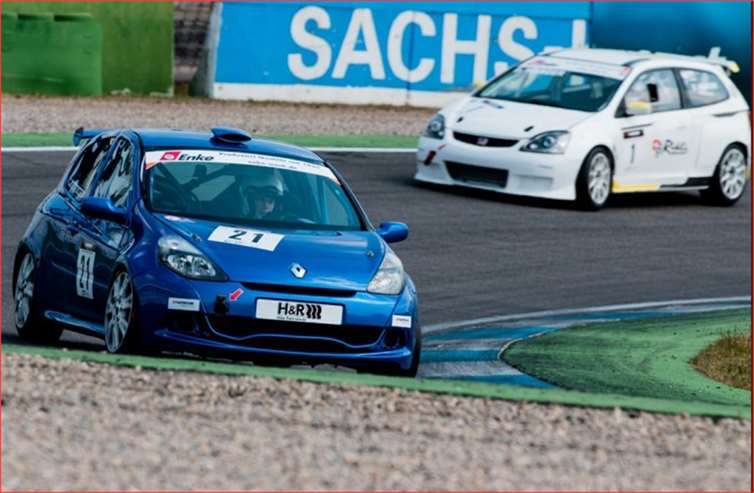 In der laufenden Saison der Cup und Tourenwagen Trophy kommt der Youngster Jens Schmitt immer besser in Form. Foto: privat