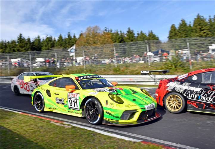 In der letzten Runde verunglückte der Manthey Porsche und verschenkte damit den sicher geklaubten Sieg.