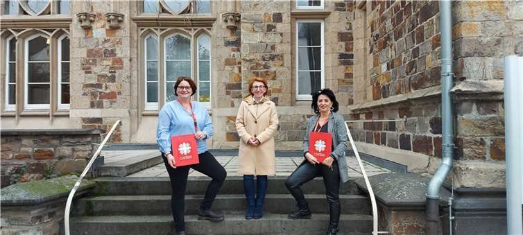 In der letzten Woche trafen sich Susanne Müller (MdL, SPD-Fraktion), Christiane Böttcher und Silvia Plum (Caritas Ahrweiler) zum Austausch über die Nachwirkungen der Flut und deren Auswirkung auf ihre Arbeit. Foto: privat