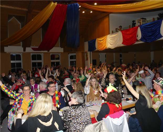 In der mit Jecken proppenvoll besetzten Narrhalla herrschte zur Sitzung Superstimmung.