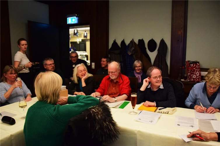 In der mittleren Reihe ein Teil des Vorstands: Dr. Sylvia Schwitalla, Günter Haffke, Reinhard Gilles, Claudia Gesell; es fehlen Thilo Heyl und Dr. Hendriik Ulle.