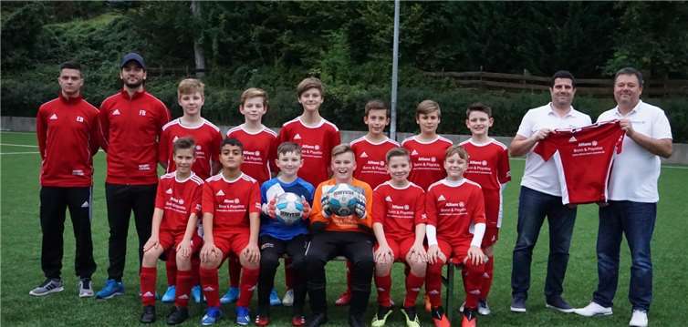 In der neuen Saison darf sich die D-Jugend des FVE über einen neuen Trikotsatz, gesponsert durch die Allianz Generalvertretung Lothar Bonn & Fernando Bonn freuen.Foto: privat