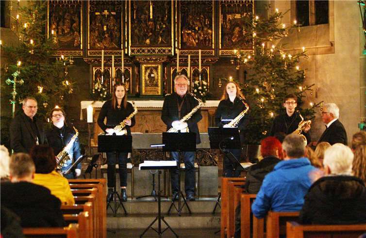 In der trotz des neuen Jahr noch weihnachtlich geschmückten Adenauer Pfarrkirche begeisterte das Saxophon Ensemble das Publikum. Fotos: SES