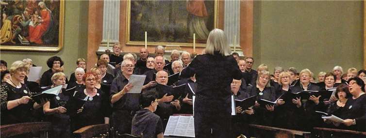In der voll besetzten Kirche von Stresa wurde die heilige Messe musikalisch mitgestaltet vom Projektchor.