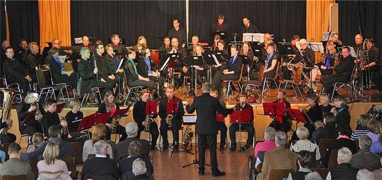 In der vollbesetzten Aula des Vinzenz-Pallotti-Kollegs absolvierten die Musiker der Fidelia sozusagen ihre „Generalprobe“ für das Deutsche Musikfest in Chemnitz am kommenden Wochenende. privat