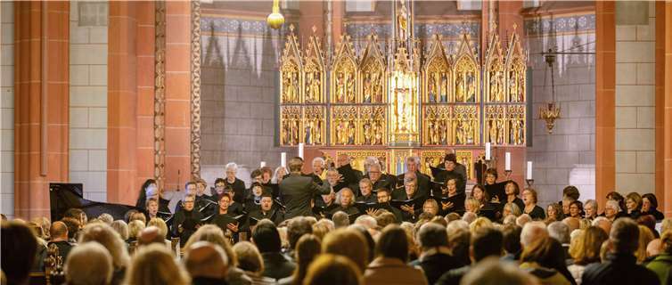 In der würdigen Atmosphäre des Westerwälder Doms gab der Chonzertchor zu seinem 40. Jubiläum ein hochklassiges Konzert. Nitz Fotografie, Montabaur