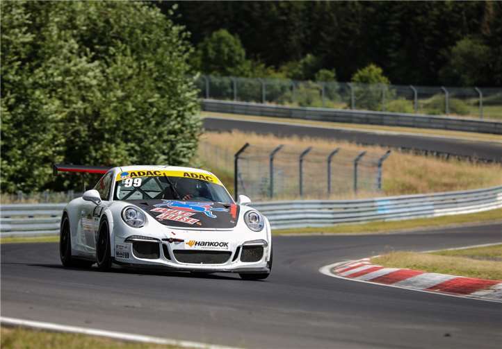 In der zweiten Leistungsprüfung überquerte Winfried Assmann (Golssen, Porsche 991 GT3 Cup) als Erster die Ziellinie. Foto: RCN