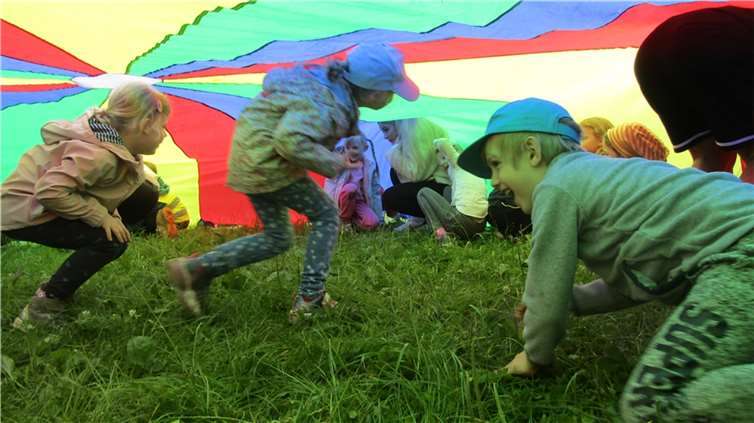 In der zweiten Waldwoche der Schukis „Haus für Kinder“ Vallendar standen nun die Besuche der Schulkinder der Katholischen und der evangelischen Kita sowie die der zukünftigen Lehrer an. Fotos: privat