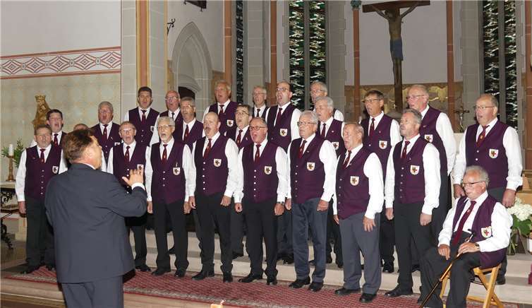 In die örtliche Pfarrkirche hatten die Jubilare zu einem gemeinsamen Konzertmit dem Don Kosaken Chor von Serge Jaroff eingeladen. Fotos: -TE-