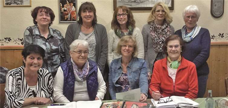 In die zweite Runde mit gleicher Besetzung geht der Vorstand des Möhnenvereins „Gimmiger Backeslämpchen“. privat