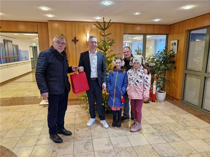 In diesem Jahr besuchten Vertreter der BfM an Heiligabend u.a. die Seniorenhäuser, St. Josef und das Johanniterstift sowie die Fachklinik REHA und das Kinderheim An der alten Eiche. Fotos: privat