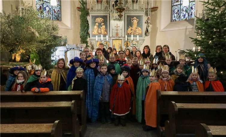 In diesem Jahr starteten am ersten Samstag des Jahres viele Sternsinger und Begleiter für Fritzdorf und Adendorf.