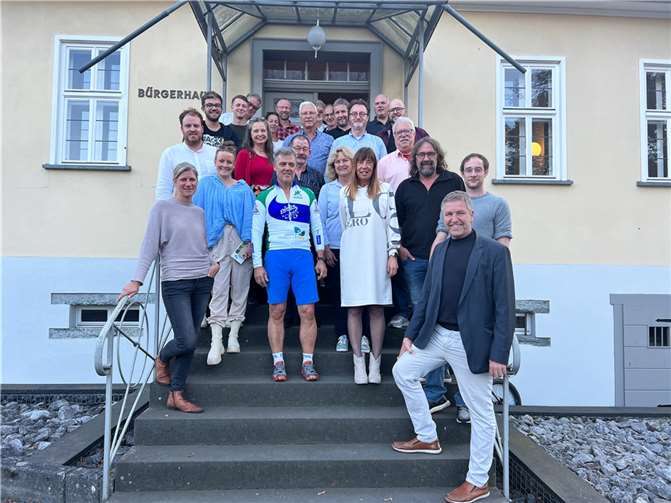 In diesem Jahr trafen sich die touristischen Akteure im Dorfgemeinschaftshaus in Isselbach, darunter Ortsvorsteher, Ortsbürgermeister und weitere politischen Vertreter, Gastronomen, Beherbergungsbetriebe und Winzer. Gemeinsam arbeiten sie an der Umsetzung des Projekts und entwickeln neue Ideen.  Foto: VG Montabaur/ Friederike Haußmann