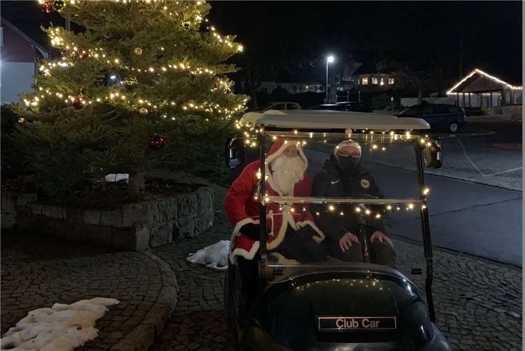 In diesem Jahr war der Nikolaus im E-Mobil unterwegs. Fotos: privat