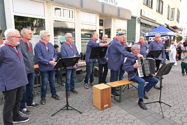 In diesem Jahr war sogar ein Chanty-Chor zum Fest der Kulturen  angereist. Foto: SK