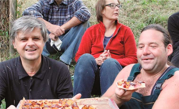 In diesem Jahr wurden die Helferinnen und Helfer mit frisch gebackenem Pflaumenkuchen verwöhnt.