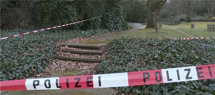 Kripo sucht Hinweise zum Mörder: Drei wertvolle Zeugen gesucht In diesem zugänglichen Bereich des Pulverturmes/Schwarze Madonna auf dem Hauptfriedhof wurde die Leiche von Gerd Michael Straten gefunden. Foto: Archiv/WinklerTV