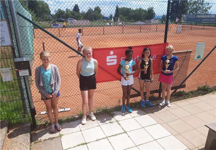 In diesen Sommerferien lockte der TC Rengsdorf Jugend Cup 50 jugendliche „LK-Jäger“ nach Rengsdorf.Quellen: TC Rengsdorf