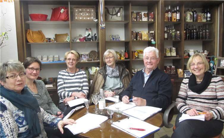 In diesen Tagen fand im Weltladen eine Vorstandssitzung des Vereins Eine-Welt Linz statt, in deren Mittelpunkt das diesjährige Aktionsprogramm stand. Weitere Themen waren organisatorische Neuerungen im Weltladen, der Online-Handel, die aktuelle Mitarbeitersituation sowie die nach den Fastnachtstagen beginnenden Aktivitäten der Steuerungsgruppe Fairtrade-Town.  Jutta Dietrich, Weltladen