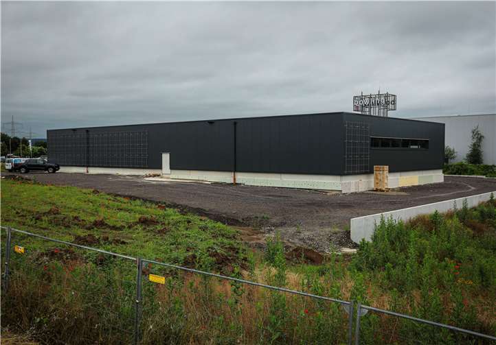 In dieser Lagerhalle im Gewerbepark Metternich II werden ab Oktober das Standy-by-Impfzentrum und die Corona-Ambulanz untergebracht sein. Foto: Stadt Koblenz/Egenolf