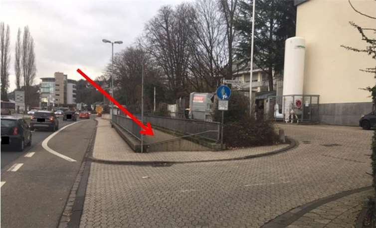 In dieser Unterführung soll ein unbekannter Täter den 51-jährigen Mann versucht haben zu töten. Fotos: Polizei