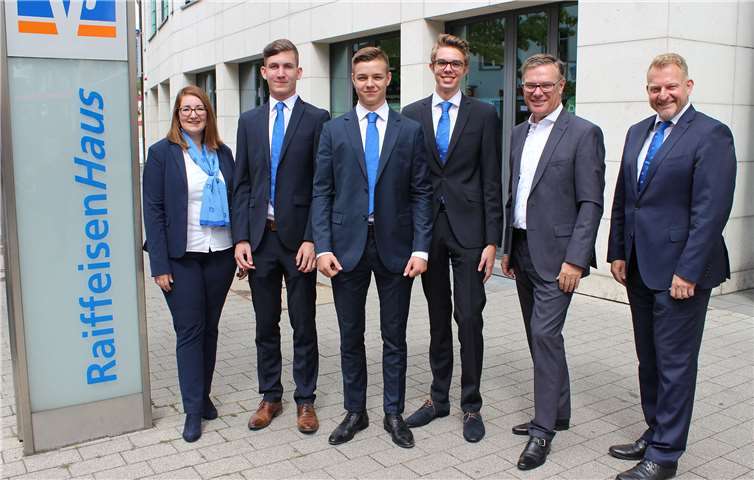 In dieser Woche haben drei junge Menschen ihre Ausbildung bei der Raiffeisenbank Voreifel eG egonnen.Foto:Raiffeisenbank Voreifel eG