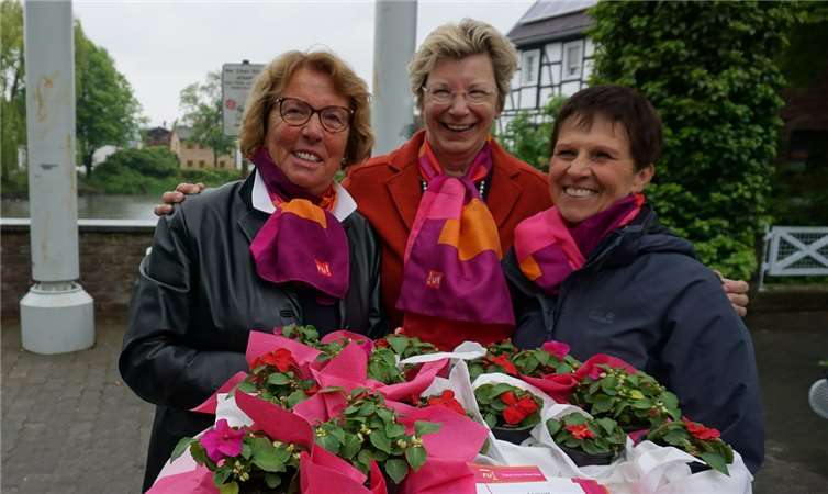 In drei Ortsteilen verteilte die Frauenunion ein kleines Dankeschön an Frauen. Foto: privat