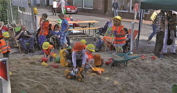 In echter Baustellenatmosphäre konnten die Kinder im Sand spielen. Privat