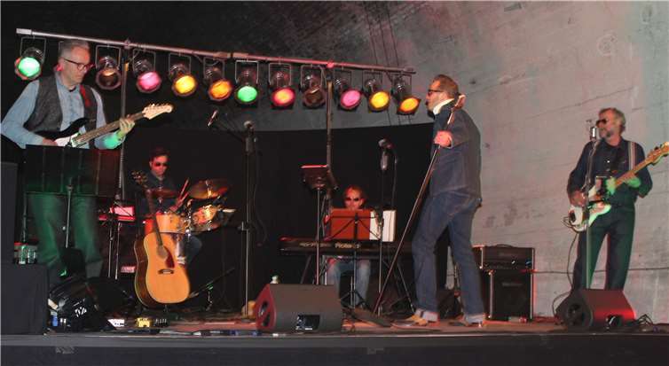 In ein „Heartbreak Hotel“ verwandelt Sam Cheanz den ehemaligen Eisenbahntunnel. DL