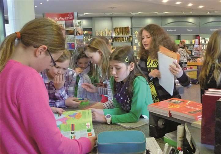 In einem Buch stöbern - was gibt es schöneres.