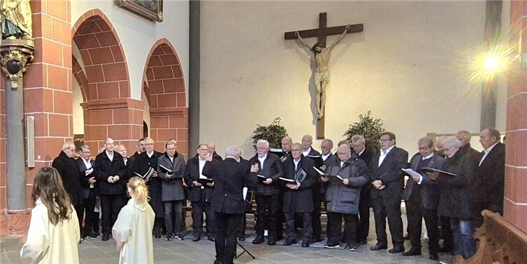 In einem Gottesdienst in der Abteikirche Sayn gedachten der MGV „Rheinland“ 1883 Weitersburg und der MGV 1862 Sayn der lebenden und verstorbenen Mitglieder beider Vereine und umrahmten die Messfeier musikalisch. Foto: privat