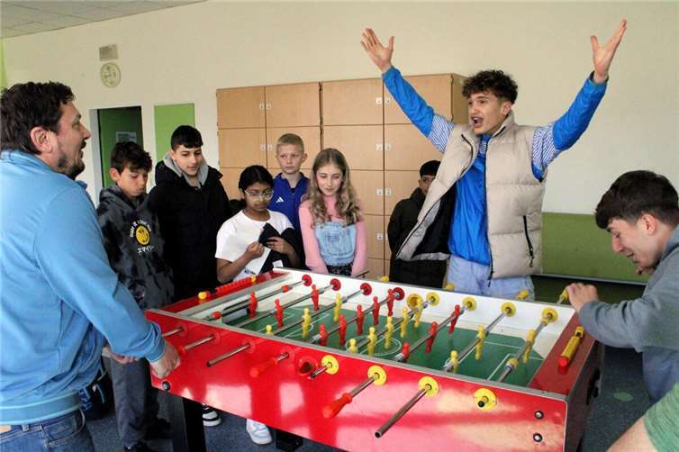 In einem Wettkampf waren Schüler und Lehrer gegeneinander angetreten.  Foto: privat