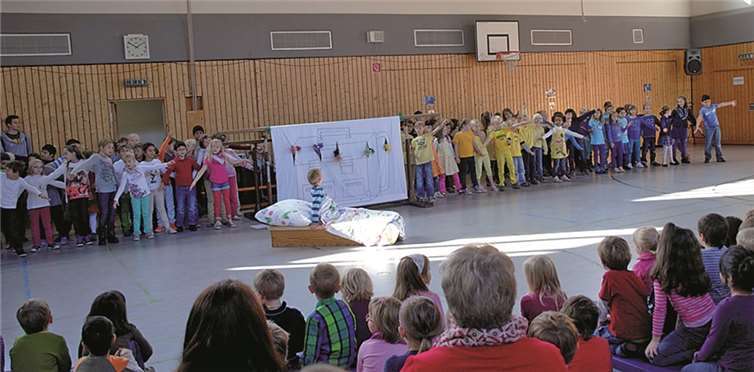 In einem ansprechenden Theaterstück stellten die Zweitklässler die Bedeutung der Schule vor.