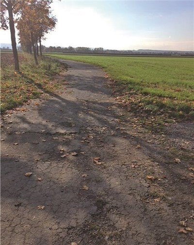 In einem ausgesprochen schlechten Zustand ist die Verlängerung der Odendorfer Südstraße in Richtung Palmersheim. O. Jäckels