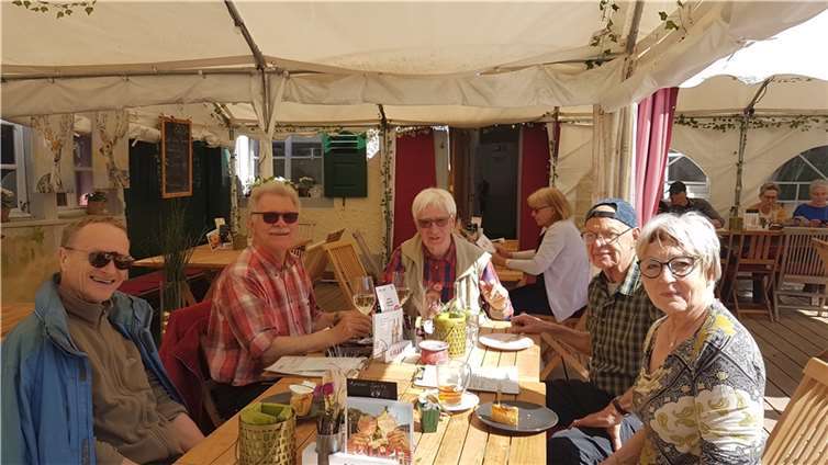 In einem gemütlichen Cafe fand die Wanderung ihren Abschluss. Foto: Eifelverein Remagen