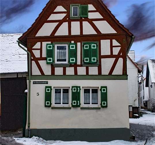 In einem kleinen Fachwerkhäusschen am Vonsbach saß der Schuster und reparierte die Schuhe der Breitbacher. Foto: pixabay/Hans