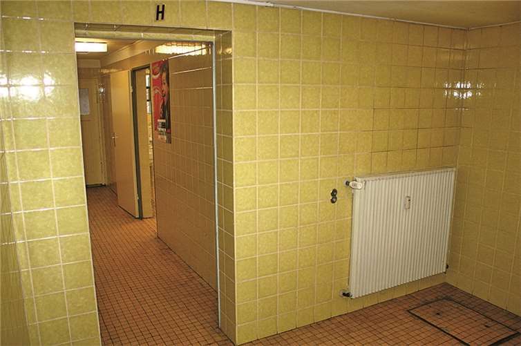 In einem sanierungsbedürftigen Zustand befinden sich die öffentlichen Toiletten im Linzer Rathaus. DL