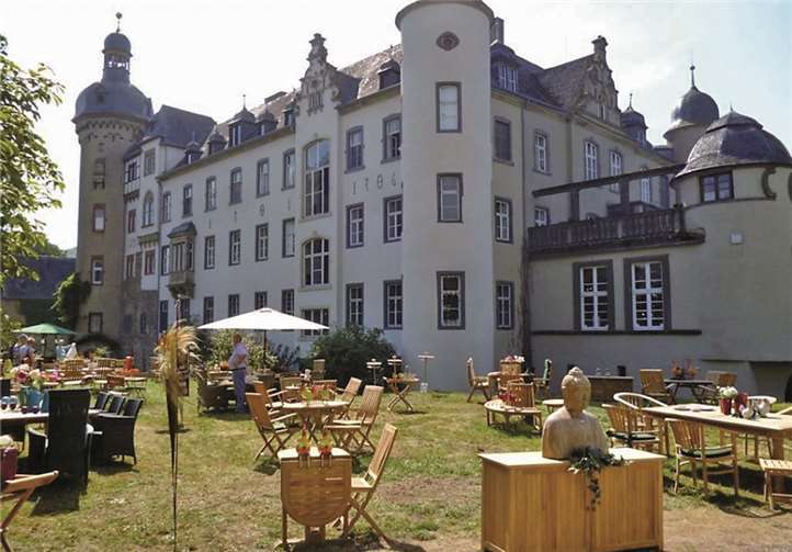 In einem tollen Ambiente findet man alles was zum Garten gehört, Pflanzen, Gartenmöbel, Accessoires u.v.m. privat