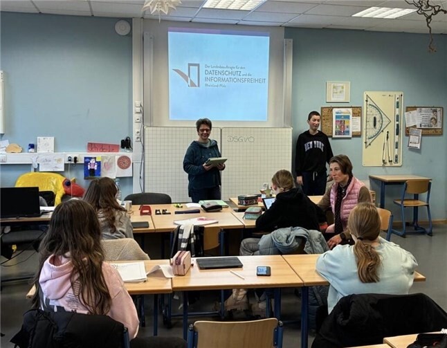In einem vierstündigen Workshop schulte Medienpädagogin Michaela Weiß die Schüler der Klassenstufe acht.  Foto: privat