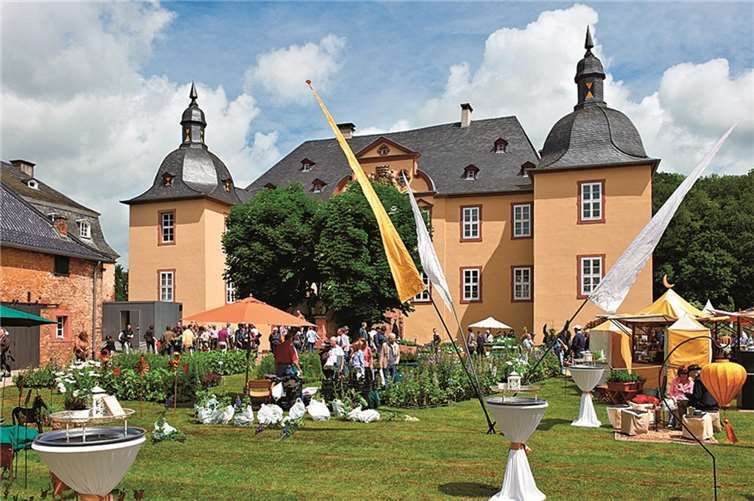 In einem wunderschönen Ambiente können die Besucher in aller Ruhe Gartenraritäten mit elegantem Lifestyle entdecken. privat