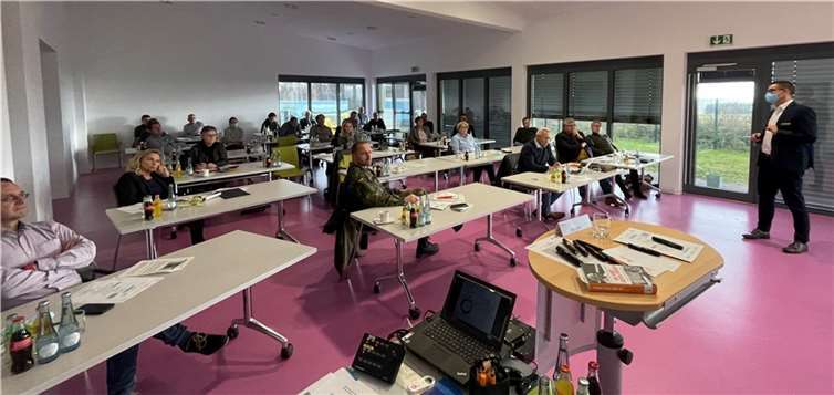 In einem zweitägigen Seminar hat Ulf Röller von der „Bundesakademie für Bevölkerungsschutz und zivile Verteidigung“ die Abteilungsleiter der Kreisverwaltung geschult.  Fotos: Kreis Neuwied