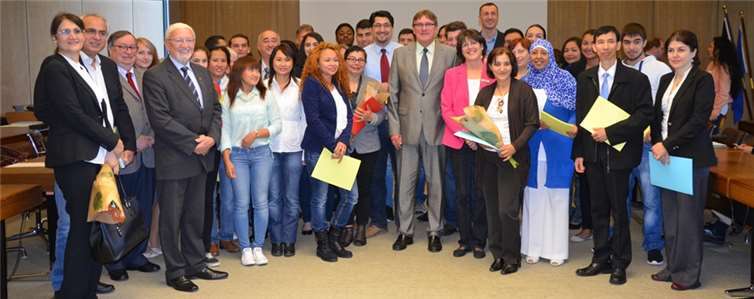 In einer Feierstunde erhielten die Neubürger ihrer Urkunden ausgehändigt. Rhein-Sieg-Kreis