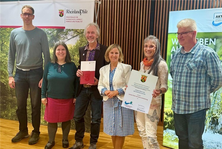 In einer Feierstunde in Mainz händigte Umweltministerin Katrin Eder den Maifeldern und drei weiteren Preisträgern die Urkunden aus. Foto: Gavin Grosvenor