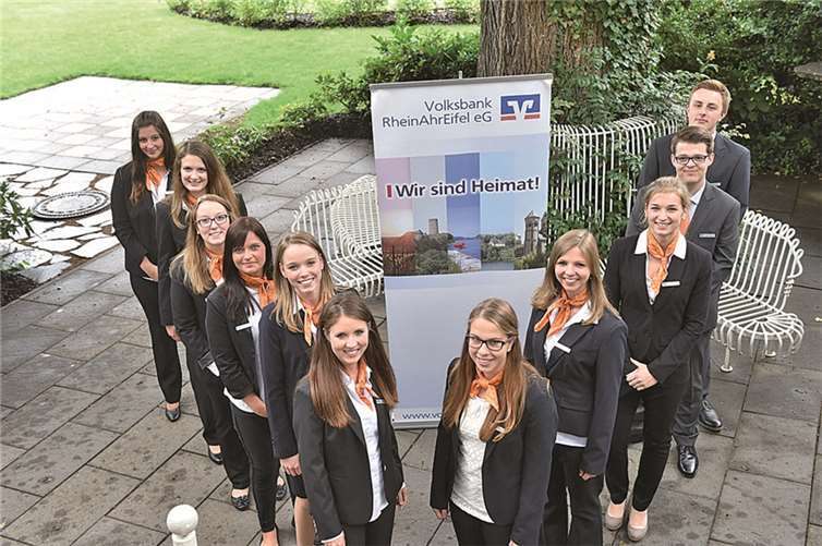 In einer Feierstunde konnten die zukünftigen Azubis den Vorstand der Bank, die Direktoren und Bereichsleiter sowie die Auszubildenden im zweiten und dritten Lehrjahr kennen lernen.