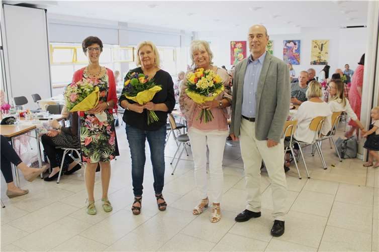 In einer Feierstunde verabschiedete sich die Realschule plus und FOS Untermosel von zwei Kolleginnen sowie einer Schulsekretärin, um sie nach einem erfüllten Schulleben den wohlverdienten Ruhestand antreten zu lassen.Foto: privat
