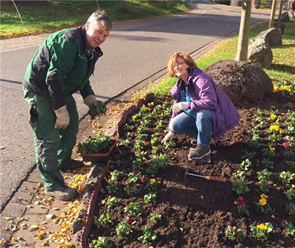 In einer Gemeinschaftsaktion wurden neue Pflanzen gepflanzt. Fotos: privat