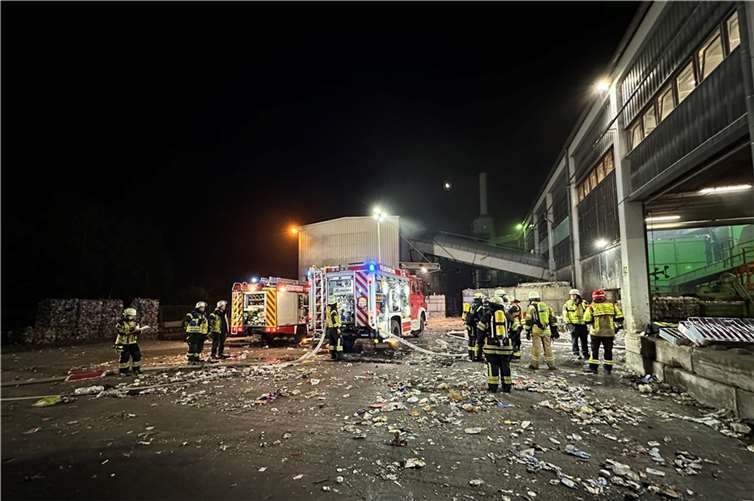 In einer Industriehalle in Ochtendung hat es vergangene Nacht gebrannt.  Foto: Feuerwehr Maifeld 