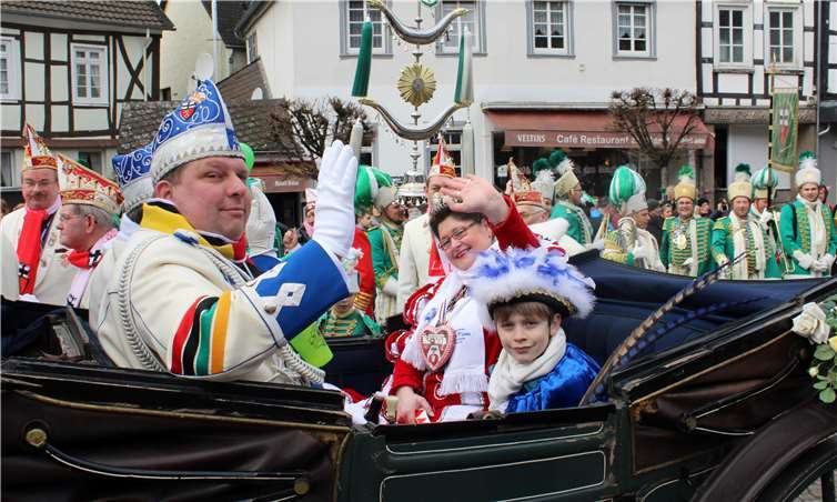 In einer Kutsche war KaiserinSissi mit ihrer Entourage auf dem Marktplatz vorgefahren.