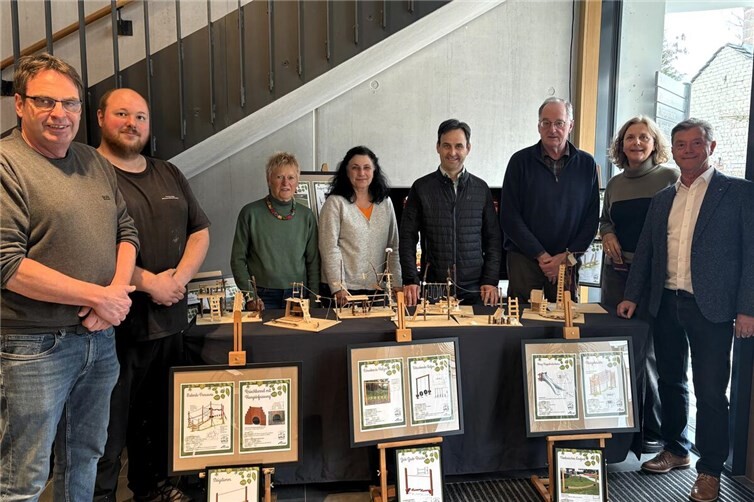 In einer Sondersitzung kam der Vorstand der „Zweiten Heimat“ zusammen, um den finalen Auftrag für den Waldspielplatz festzulegen.